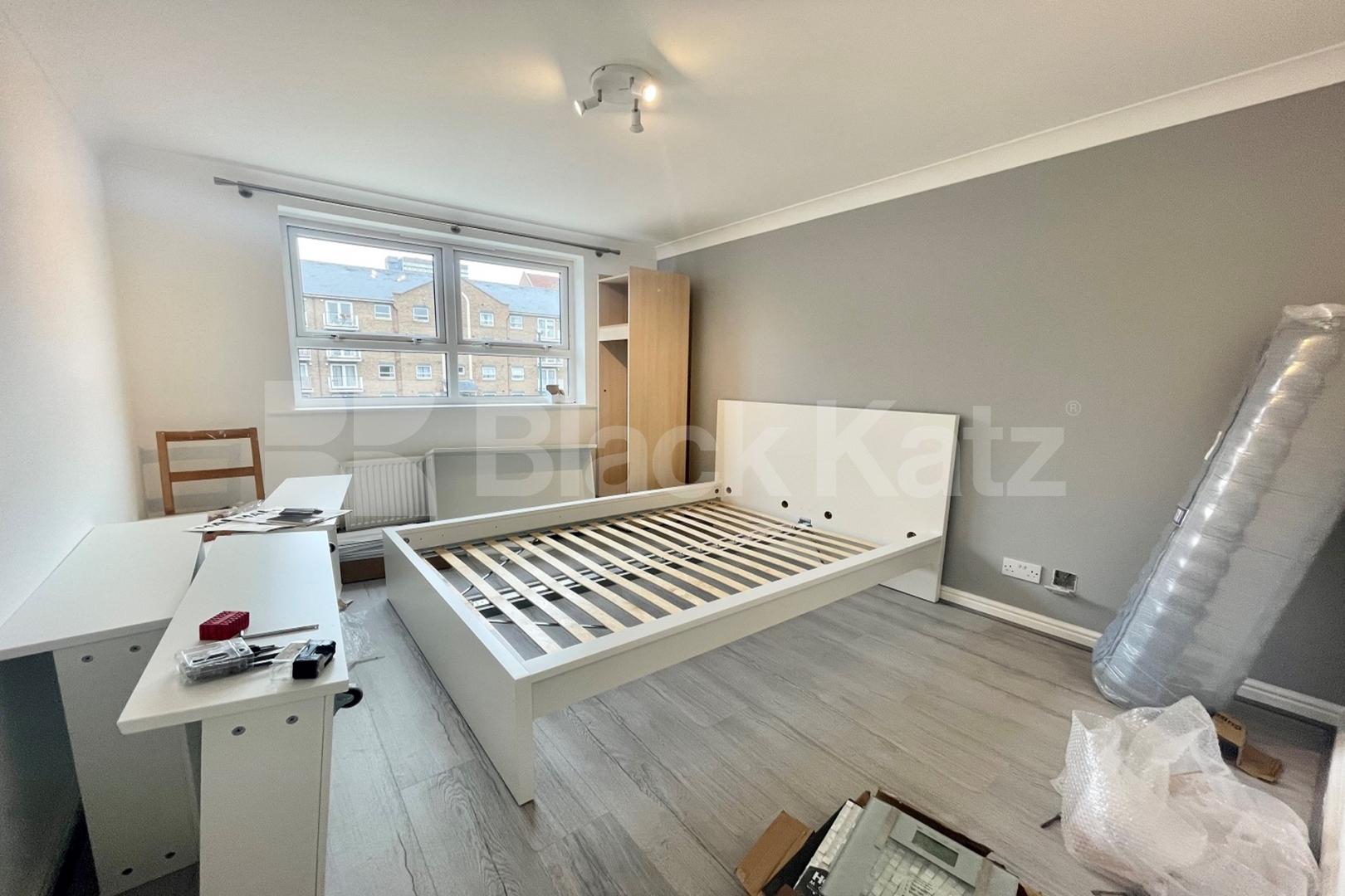  915 Sq. Ft  (85 Sq. Mts.) of living & entertaining space & private parking Beaulieu Lodge - 13 Schooner Close, Isle of Dogs